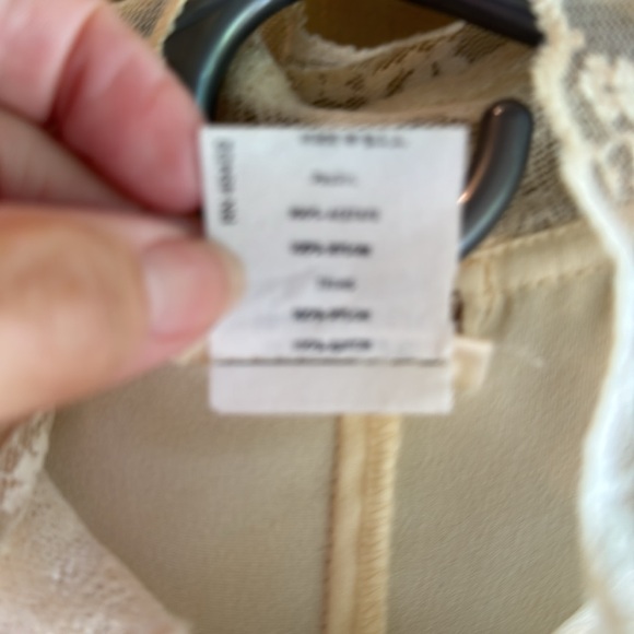 Vintage 70s ivory lace high collar satiny feel ladies top size 9. - Picture 3 of 9